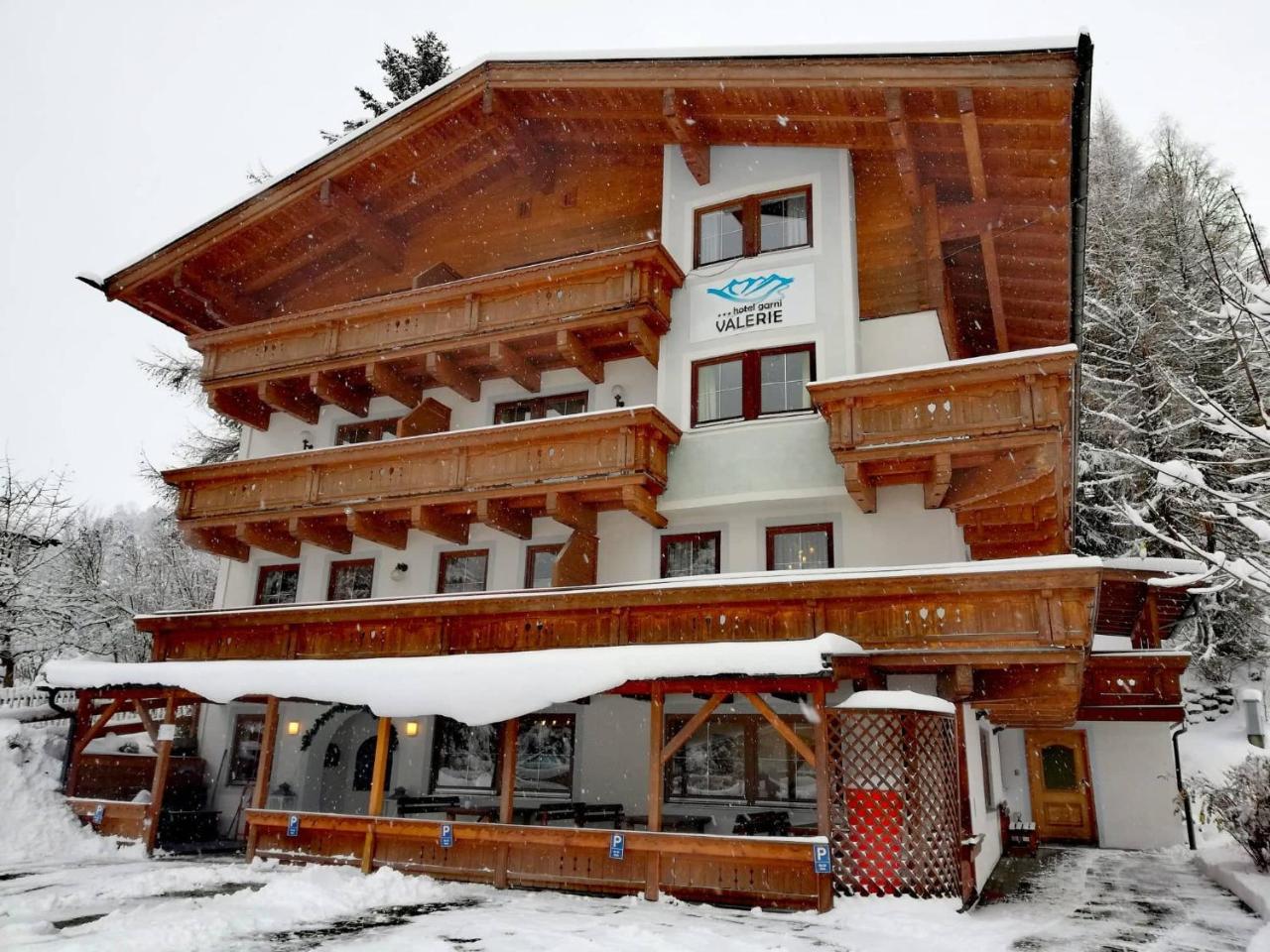 Hotel Valerie Saalbach-Hinterglemm Exterior photo